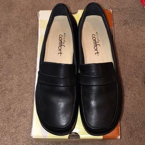 Strictly Comfort shoes size 8 1/2 W(D)